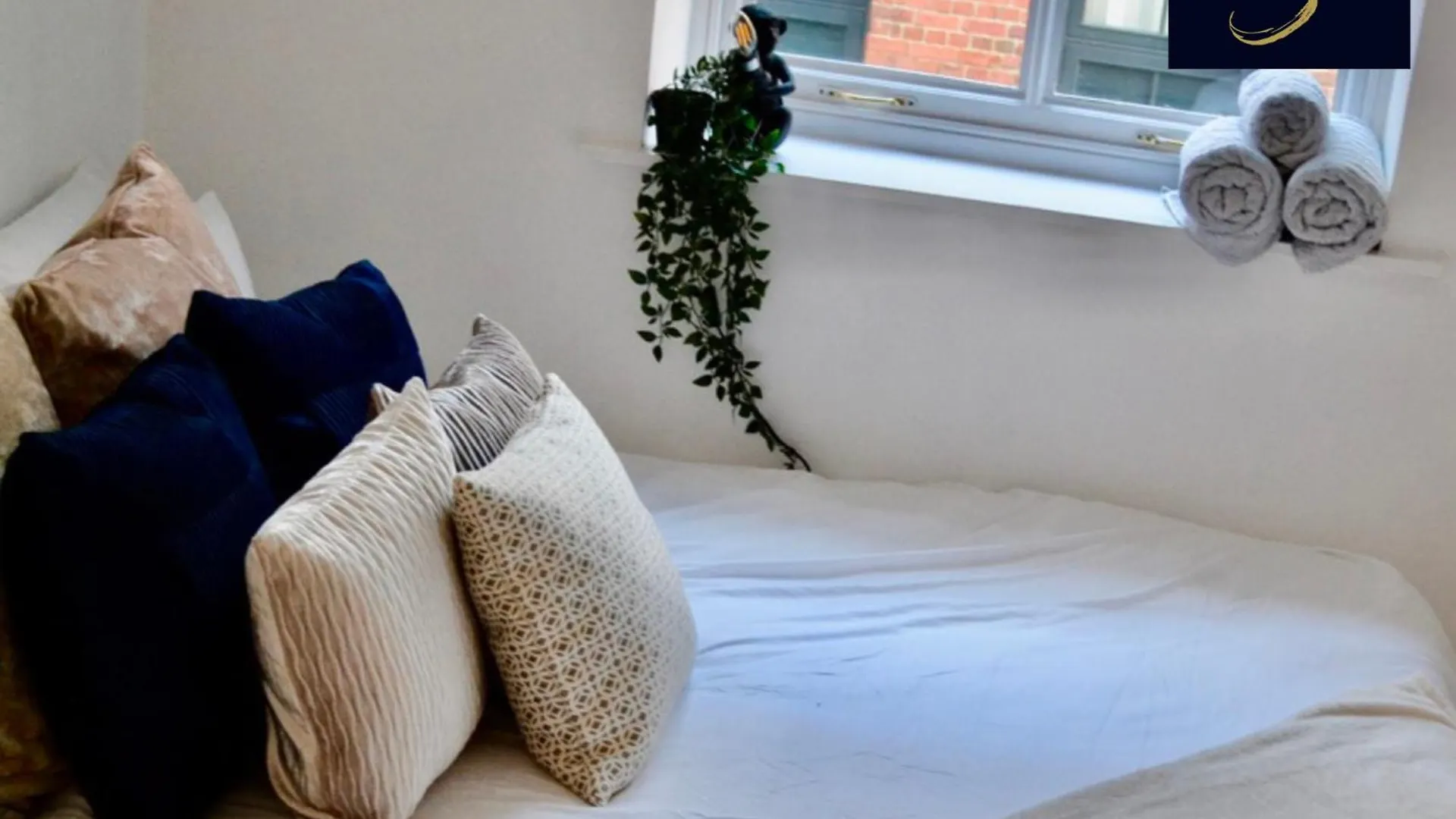 Quirky Modern Two Bedroom Apartment By Sahara Suites Short Lets & Serviced Accommodation Newcastle